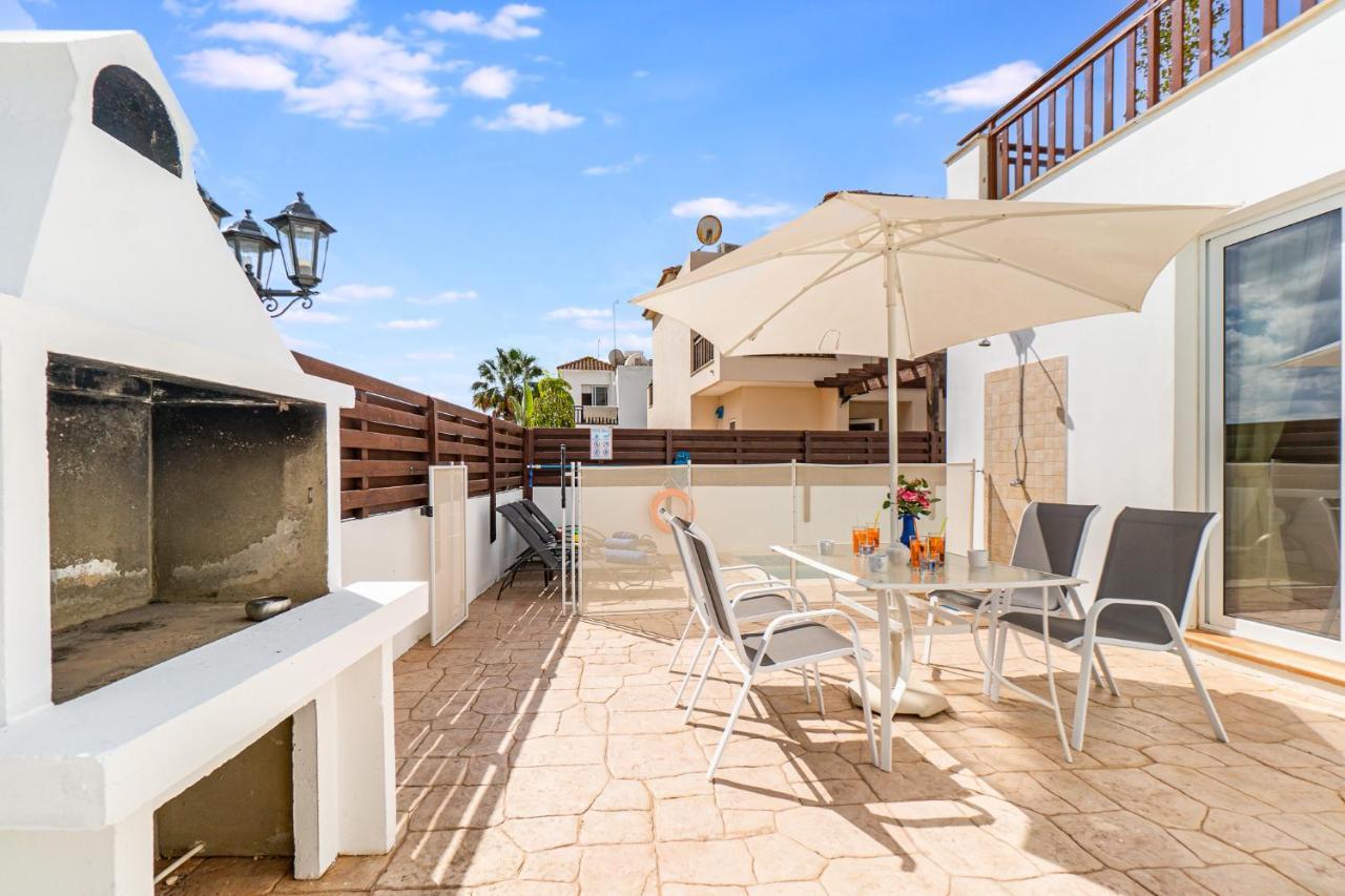 Villa Rosedale By Ezoria Villas Agia Napa Buitenkant foto
